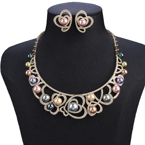 Ensemble collier et boucles d'oreilles en forme de cœur en zircon cubique et perles d'imitation, en laiton tendance pour femme, idéal pour fiançailles, mariage, fête, anniversaire - Product Image 2