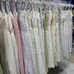 ราคาขายส่ง เดรสสั้นรัดรูปเซ็กซี่เปิดไหล่ ผู้หญิง ผ้าถัก สีพื้น แต่งพู่ชายกระโปรง เหมาะสำหรับงานปาร์ตี้และคลับ - Product Image 6