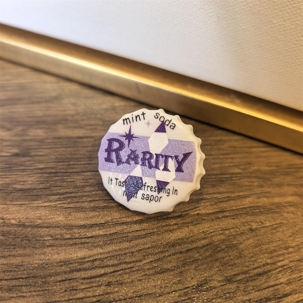 หัวเข็มขัดเชือกรองเท้าพร้อมฝาขวดสีม่วงฐานสีขาว