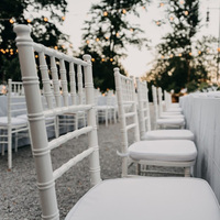 Location de chaises Chiavari pour banquets et mariages en or blanc - Sillas - Chaises pour événements et hôtels
