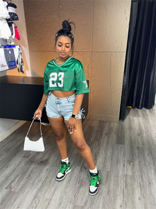 Camiseta corta clásica <span class=keywords><strong>de</strong></span> fútbol <span class=keywords><strong>americano</strong></span> personalizada para mujer, camisetas <span class=keywords><strong>de</strong></span> gran tamaño con cuello <span class=keywords><strong>de</strong></span> pico para chicas adolescentes, camisetas informales - Product Image 5