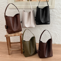 Sac à bandoulière tressé pour femme en cuir PU, grand sac hobo, sac seau, sac fourre-tout, sac à main tressé avec fermeture magnétique et pochette