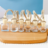 Vente en gros de flacons diffuseurs de parfum pour voiture en verre carré miniatures de 5 ml, 8 ml, 10 ml avec bouchon en bois, vides et rechargeables