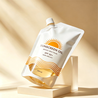 Pochette de recharge liquide cosmétique personnalisable, autoportante, avec bec verseur latéral et fenêtre transparente