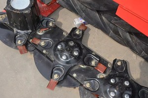 Falciatrice a Dischi di Alta Qualità con Larghezza di Taglio Regolabile e Condizionatore, Attrezzatura Agricola Efficiente - Product Image 4