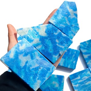 Vente en gros de plaques de cristal polies, imitation Larimar bleu dominicain, pour cadeaux et fabrication de bijoux - Product Image 1