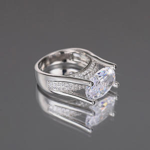 Anello di fidanzamento classico da donna in oro bianco con diamante taglio a pera colore G naturale T0885 - Product Image 5