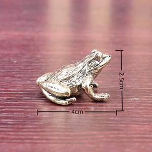 Декоративная миниатюрная лягушка из цельной латуни под старину для журнального столика, медный сувенир, персонализированный подарок - Product Image 3