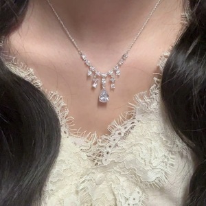 สร้อยคอเงินแท้ S925 ประดับคริสตัลรูปหยดน้ำสีแดง ประดับเพชรซิคอน สไตล์ญี่ปุ่น หรูหรา สวยงาม สำหรับผู้หญิง รุ่น Wenchi Rose Tears - Product Image 1
