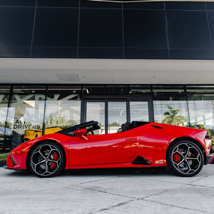 Vinilo para Envolver Autos de Lujo ESIGN WET GLOSS TORONTO RED PVC, Cambia de Color, Antiarañazos, Protección UV - Product Image 4