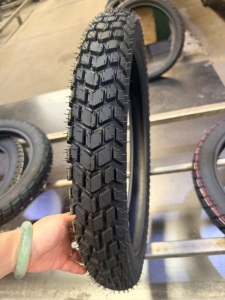 Pneu de moto KINGWORLD à motif profond 150/60-17, 140/60-17, 140/70-17, 130/70-17, 90/90-18, 100/80-17, 80/90-17 - Product Image 3