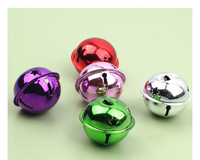 Vente en gros Petite boule de clochette colorée de Noël avec décorations de clochettes en métal au design 5 étoiles