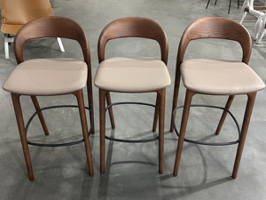 Sillas <span class=keywords><strong>de</strong></span> bar <span class=keywords><strong>de</strong></span> <span class=keywords><strong>madera</strong></span> maciza con asiento <span class=keywords><strong>de</strong></span> tela y respaldo curvo, taburetes contemporáneos <span class=keywords><strong>de</strong></span> altura <span class=keywords><strong>de</strong></span> mostrador para muebles <span class=keywords><strong>de</strong></span> bar y restaurante - Product Image 2