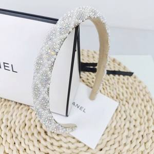 Serre-tête de mariée de luxe large en perles blanches élégantes pour femme - Product Image 6