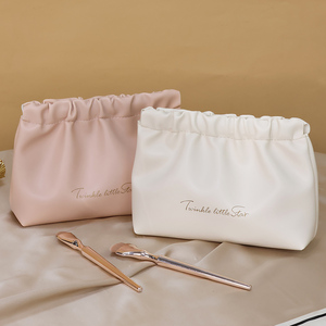 En stock, vente en gros, 4 couleurs, sac de maquillage en PU portable et réutilisable avec motif de lettres tendance, grande capacité, <span class=keywords><strong>pochette</strong></span> plissée élastique - Product Image 5