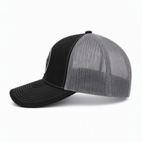Gorra Trucker de Malla de Poliéster/Algodón con Logotipo Bordado 3D de Alta Calidad, Costuras en Contraste, Estilo Moderno para Playa y Fiestas
