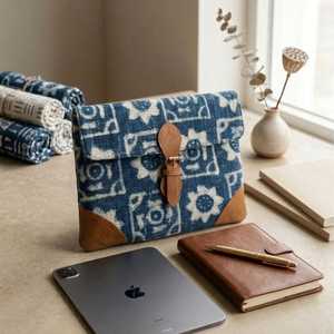 Funda para Tablet Boho de 11 Pulgadas Hecha a Mano con Estampado Artesanal, Funda para Portátil Multicolor, Portadocumentos Acolchado - Product Image 6
