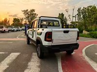 Pick-up électrique JD RVY Nouvelle Énergie avec une autonomie maximale de 300 km, charge rapide en 6 heures, batterie 50 kW 30 kWh, options blanc/or/bleu