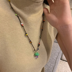 Collier long mignon petit pendentif champignon un collier amusant et enfantin pour les femmes à porter avec des chandails d'automne et d'hiver - Product Image 3