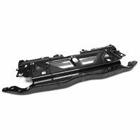 Panneau moulé en fibre de carbone brillant sur mesure OEM avec découpes de précision et trous de fixation pour couverture de panneau automobile