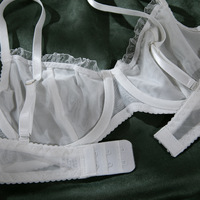 Set Lingerie Seksi Putih Transparan Bahan Mesh 3/4 Cup Bernapas untuk Dewasa Wanita, Bra Berkawat dan Celana Dalam Thong 2-Piece dengan Ruffle Trim