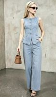 Ensemble deux pièces tendance pour femme : haut sans manches en jean uni et pantalon large à jambe droite, idéal pour le quotidien