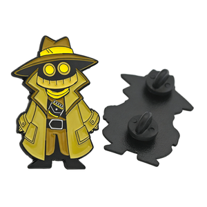Spilla smaltata all'ingrosso con personaggio detective dagli occhi grandi e spaventosi, spilla intagliata irregolarmente per merchandising di giochi e regalo per hobby gotici - Product Image 1