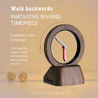Innovativer Rückwärtslauf-Schreibtischuhr-Lautsprecher Retro Holz Kabelloser Musikplayer für Heim- und Bürodekoration Einzigartiges Geschenk