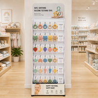 Présentoir métallique pour articles de puériculture : biberons, tétines, jouets de dentition en silicone, sucettes et biberons anti-coliques