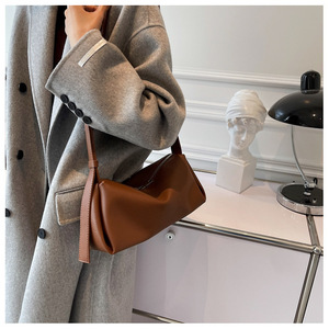 Venta directa de fábrica, bolso de hombro de estilo simple negro, adorno de hebilla de metal, bolso de moda para axilas de mujer - Product Image 5