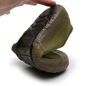 รองเท้าผ้าใบหุ้มข้อสูงสำหรับผู้ชาย สีเขียว กันลื่น ระบายอากาศได้ดี ส้นเตี้ย รองเท้าเพื่อความปลอดภัยสำหรับใช้งานในฟาร์มและกิจกรรมกลางแจ้ง - Product Image 3