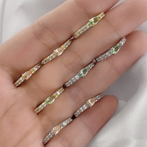 Listos para enviar: Pendientes de aro con circonita en forma de lágrima color champán, con piedra central en forma de pera, mini aretes tipo huggie dorados, regalo al por mayor. - Product Image 4