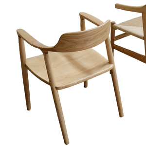 Chaise de salle à manger et fauteuil de loisirs en bois massif Hiroshima, design japonais moderne, pour appartement et usage commercial - Product Image 1
