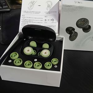 Tapones de silicona unisex para dormir con 4 pares de almohadillas adicionales, reutilizables para viajes al aire libre, conciertos y dormir - Product Image 1