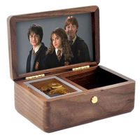 Boîte à musique en bois de noyer personnalisable avec photo, cadeau d'anniversaire, cadeau de remise de diplôme, boîte à musique, cadeau pour la fête des enseignants