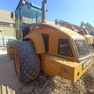 Compactadora Caterpillar CS683E usada, sistema hidráulico completo, excelente estado, con buen motor diésel de 110 kW. - Product Image 3