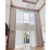 Rideau occultant motorisé extra long pour plafond double hauteur, plissé vague, pour salon de villa