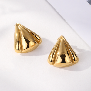 Pendiente triangular de textura gruesa grande de acero inoxidable chapado en oro de 18K Pendientes de estilo coreano inspirados en tejanos femeninos lindos - Product Image 4