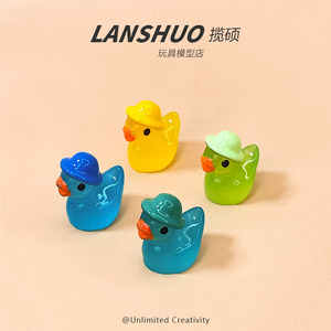Pato de resina rojo brillante con sombrero que brilla en la oscuridad, accesorios de joyería DIY para colgante de coche y decoración del hogar, verano 2022, origen Yiwu - Product Image 3
