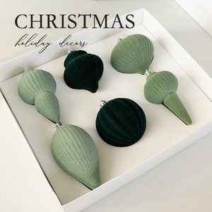 Adornos para el Hogar, Adornos Navideños con Forma de Árbol de Navidad, Pequeñas Bolas de Terciopelo Rojo Vino y Verde Oscuro para Decoraciones Festivas - Product Image 4