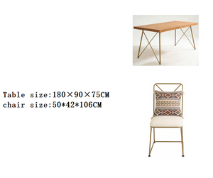 Ensemble <span class=keywords><strong>de</strong></span> table et <span class=keywords><strong>chaises</strong></span> à manger en bois sculpté moderne, 5 pièces, avec <span class=keywords><strong>chaises</strong></span> rembourrées à accents dorés et pieds en acier inoxydable doré - Product Image 2