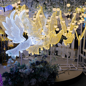Lumière décorative artisanale texturée transparente blanc chaud en forme d'oiseau avec base métallique carrée pour toile de fond de scène de mariage, antichoc - Product Image 4