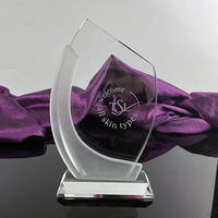 Fabrikpreis Weiße Mattglas-Kristall-Schild-Auszeichnung Trophäe