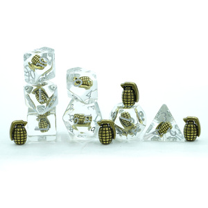 Juego de dados DND de 7 piezas personalizado, juego de dados D & D de material de resina con forma de arma de <span class=keywords><strong>granada</strong></span> de mano poliédrica - Product Image 3