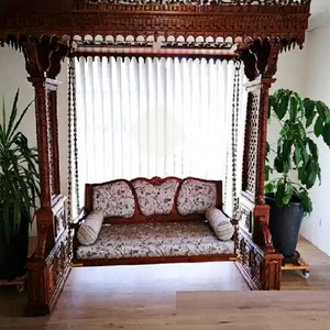 Jhula en bois de style Maharaja pour salon, Achat d'éléments de décoration traditionnels indiens pour salon, Balançoire traditionnelle indienne pour la maison, Liverpool - Product Image 1
