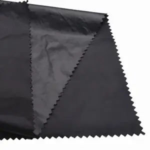 तफ़ता नायलॉन स्लीपिंग बैग के लिए 100% नायलॉन कपड़े निविड़ अंधकार नायलॉन तफ़ता छाता चमकदार कपड़े 20D cire लेपित कपड़े