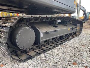 Excavatrice sur chenilles hydraulique Volvo EC210 d'occasion, 90 % neuve, modèle 2024, moteur et pompe 48, 21 tonnes, godet 1,1 m³, moteur, boîte de vitesses - Product Image 5