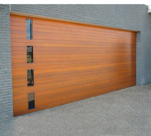 Portes de garage sectionnelles automatiques en aluminium sur mesure, motorisées et télécommandées - Product Image 1