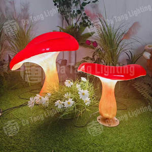 Lampe de jardin fantaisiste en forme de champignon pour une ambiance nocturne dans le jardin et des allées scéniques - Product Image 2