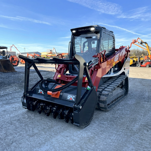 Cargadora de orugas Takeuchi TL12V2 de 6 toneladas con trituradora forestal, 111.3 HP, motor diésel turbo de 3.8L, hidráulica de alto flujo de 153 L/min - Product Image 1